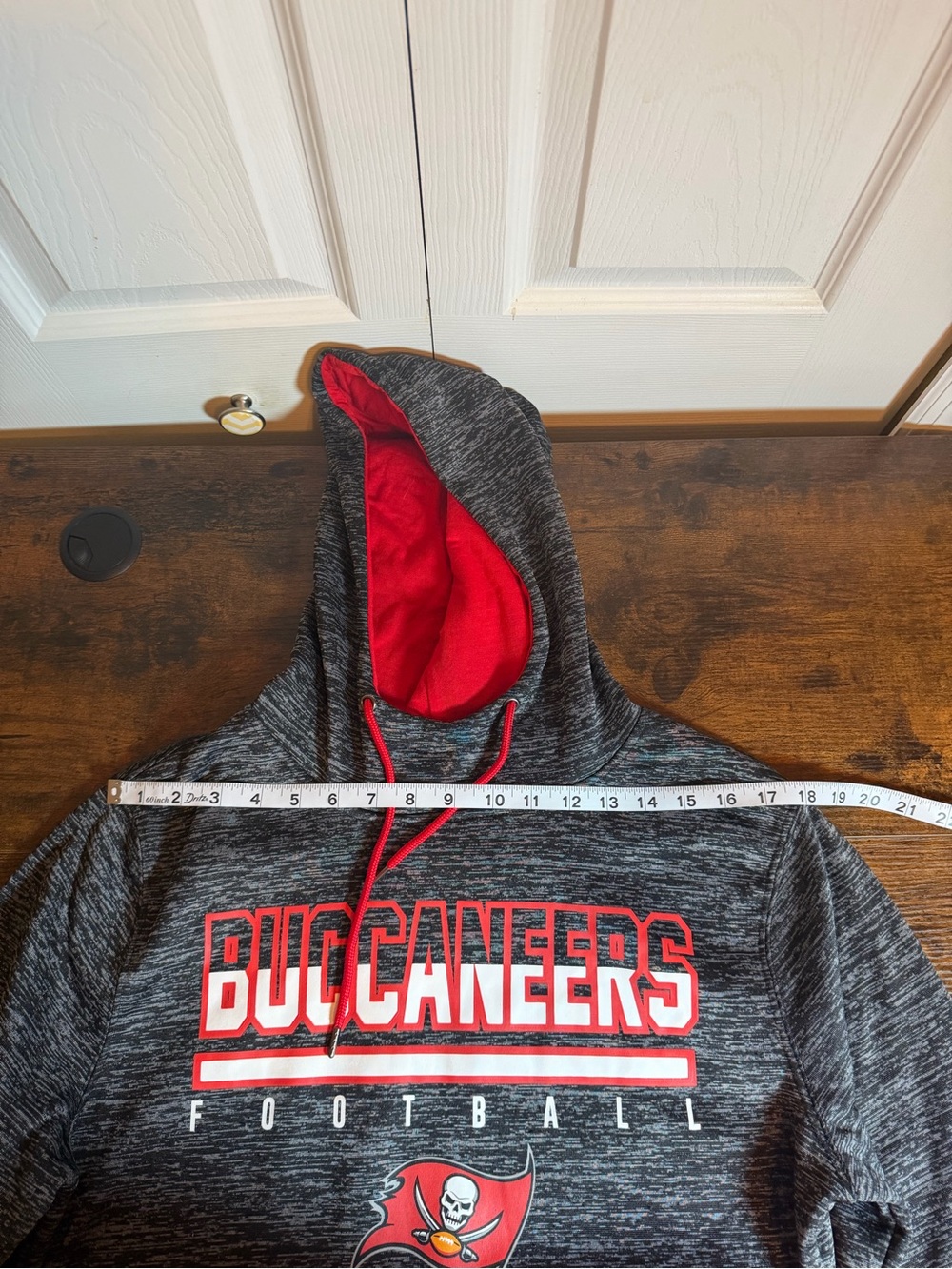 NFL Team Apparel Tampa Bay Buccaneers Men’s Small Gray Pullover Hoodie Sporty - Picture 4 of 12
